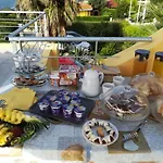 Sale E Sole Sul Mare Bed & Breakfast 4*