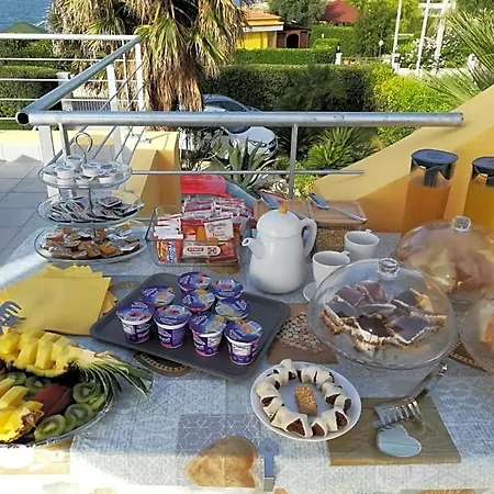 Sale E Sole Sul Mare Bed & Breakfast 4*
